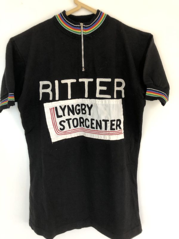 Image of one of Willy Debosscher’s racing jerseys from 1979.